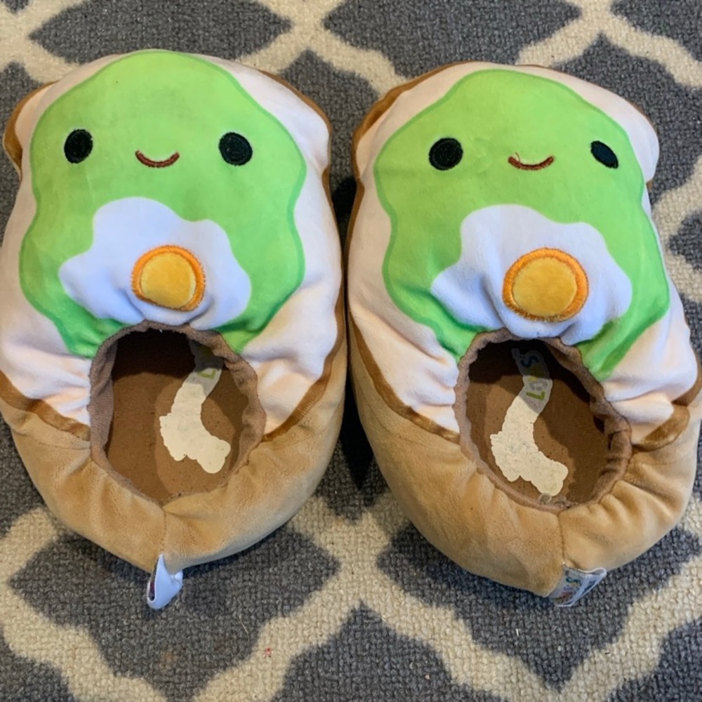 Kids swuishmallow slippers size 13/1